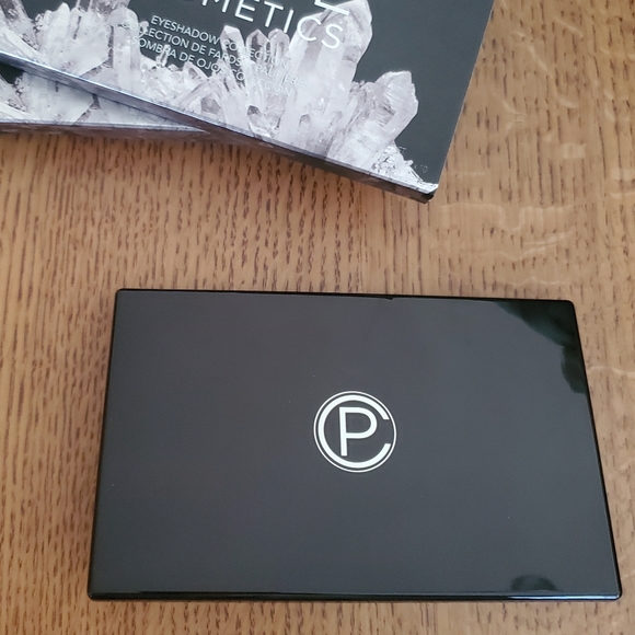 Pure Cosmetics Winter Wanderlust Baked Marble Eyeshadow Palette - Picture 5 of 9